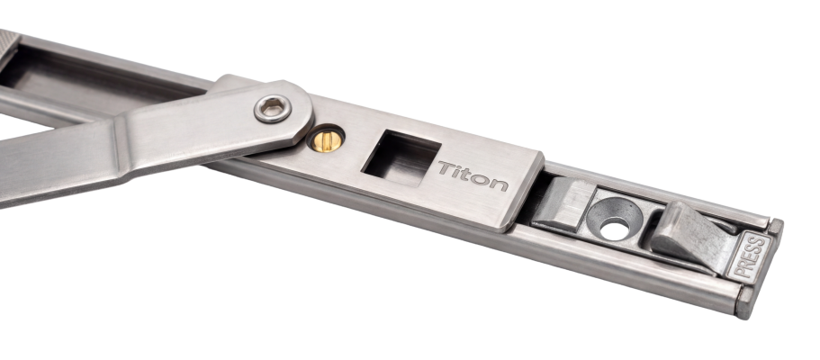 Venture-Tri-Hinge-close-up2-transparent-bkg